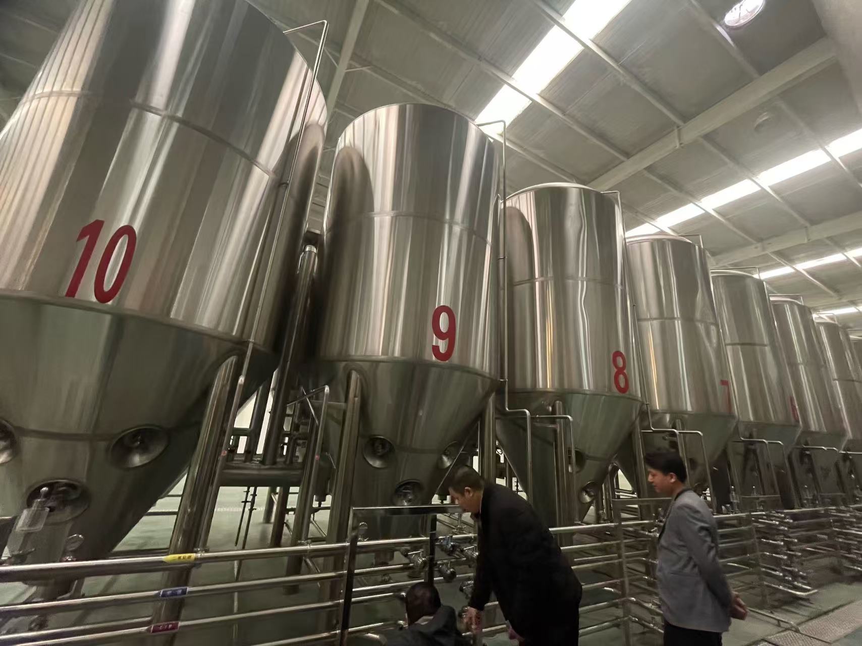 莒南精酿啤酒设备厂—平面布置、设备设计、制造、调试、培训等一条龙服务